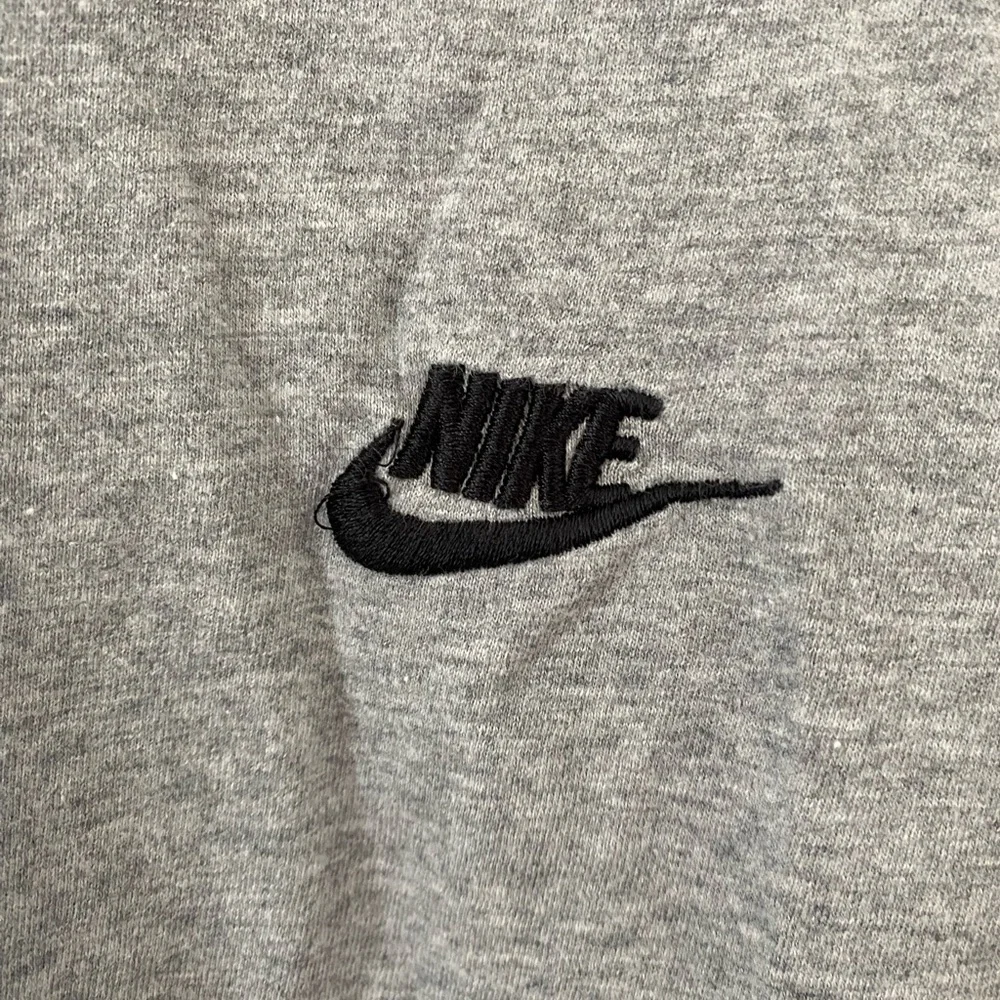 Nike - The Nike Tee - Men's Gray T-Shirt - Size XL - Picture 2 of 5
